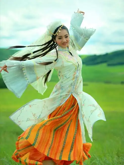 新还珠格格麦迪娜含香