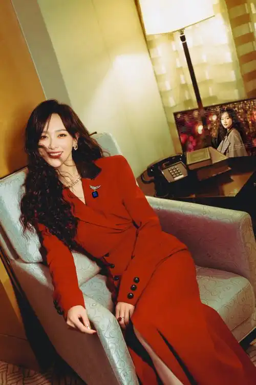 唐嫣除夕营业照##唐嫣春晚造型梦回汪小姐