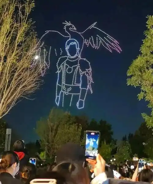 邓伦即将复出粉丝斥巨资为其庆生