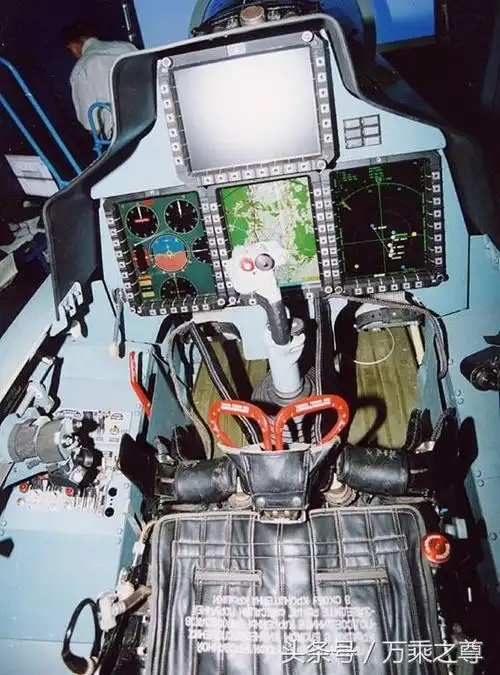 第五代战斗机中座舱设计最差的苏57,附24种战机座舱进化对比