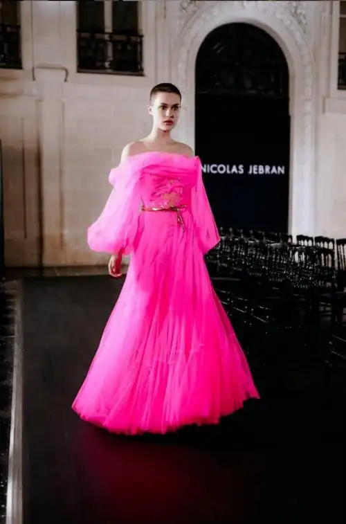 大胆用色立体轮廓流畅剪裁又一个黎巴嫩仙女裙即将华丽登场时装周内含