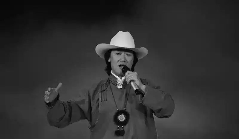 天边 - 廖昌永 词:吉日格楞 曲:乌兰托嘎 天边有一对双星,那是我梦中