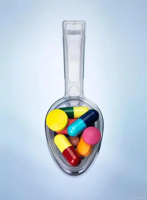 随后该同学发视频称,这些药是自家卖的,他自家只留了