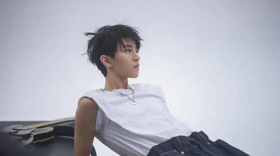 王俊凯还表达过不想要摄影师拍到特别的部位之类的想法,所以总的来说