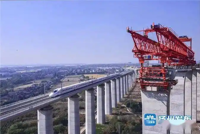 连镇高铁位于江苏省中北部,北起连云港市,向南经淮安,扬州市,跨过长江