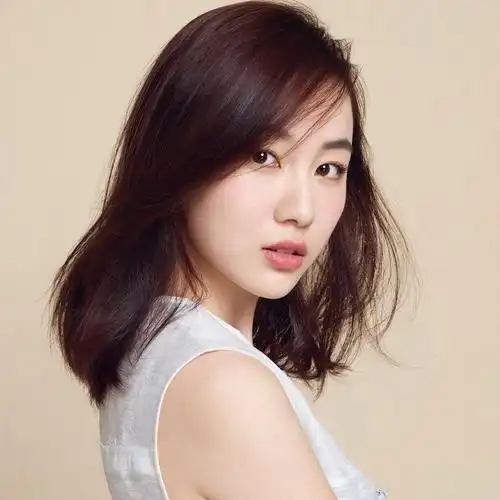 未知介绍:夏恩,1994年11月3日出生,中国内地女演员