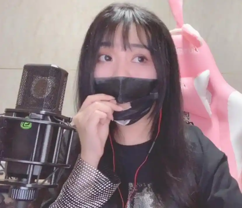 原创网红一条小团团素颜照火了p图高手为她换脸遭小团团本人点赞