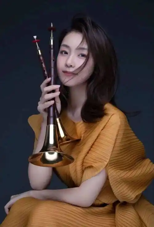 是中国第一位唢呐博士,90后唢呐演奏家刘雯雯