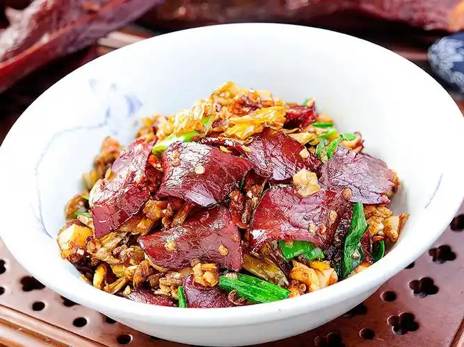 白辣椒炒腊牛肉