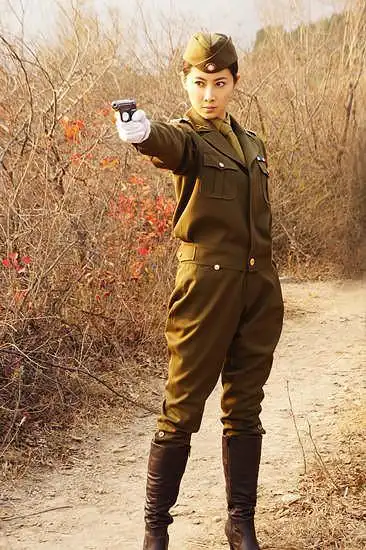 组图:《抉择》央8热播 李芯逸曝剧照英姿飒爽