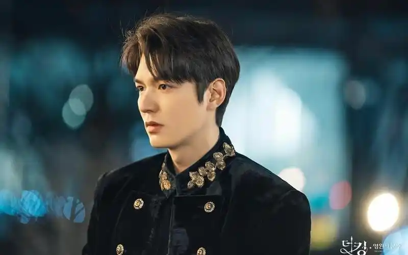 首页 桌面壁纸 日韩影视 李敏镐《the king永远的君主》剧照图片壁纸