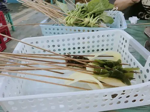 素菜串串的品质和分量都是不错的,荤菜就太少了.