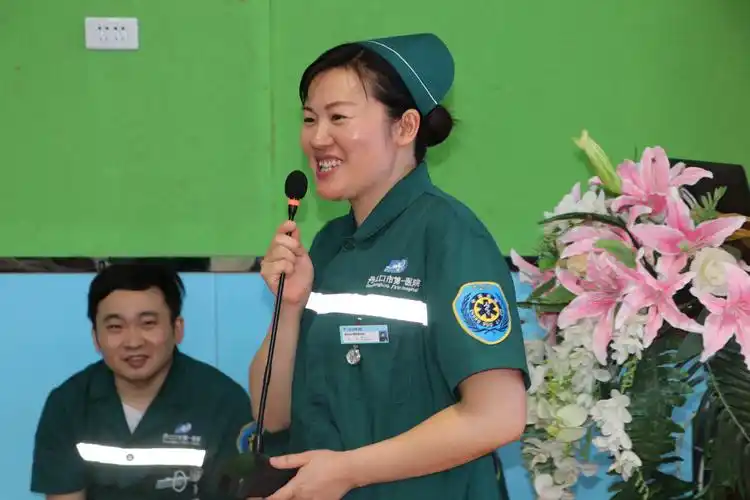 市医院急诊科的马婷护士长还现场解答了老师们在工作中遇到的医学小