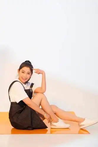 李翠翠少女系写真曝光活力满满