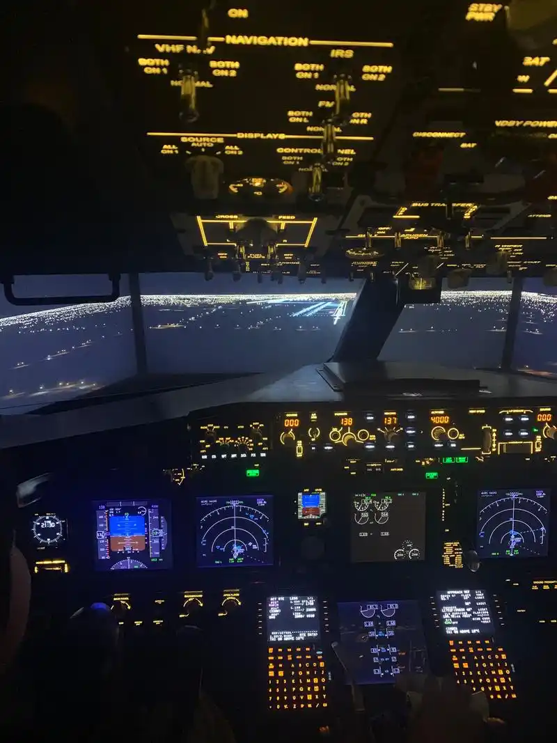 飞机驾驶舱视角61模拟舱