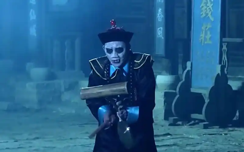 僵尸王深更半夜学人打更打一次还笑一次一部超搞笑的僵尸片