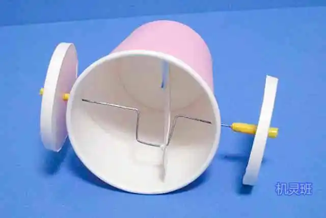 科学小制作:一次性纸杯子手工自制会动的玩具车(步骤图解)