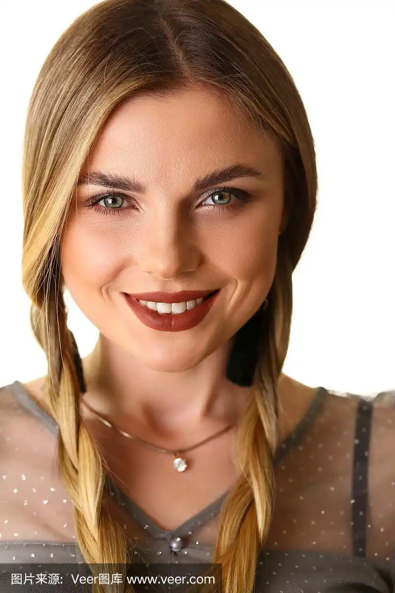 有吸引力的白人女孩美丽模特大头照