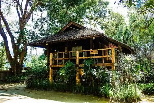 傣族竹筒楼:传统与自然的和谐共生