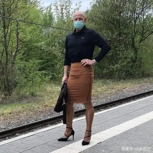 女扮男装很好看,事实证明男人穿裙子和高跟鞋也很不错