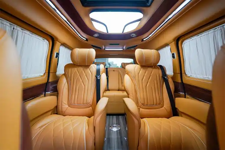 60多万提奔驰高顶7座商务车宾利黄豪华内饰百万既视感