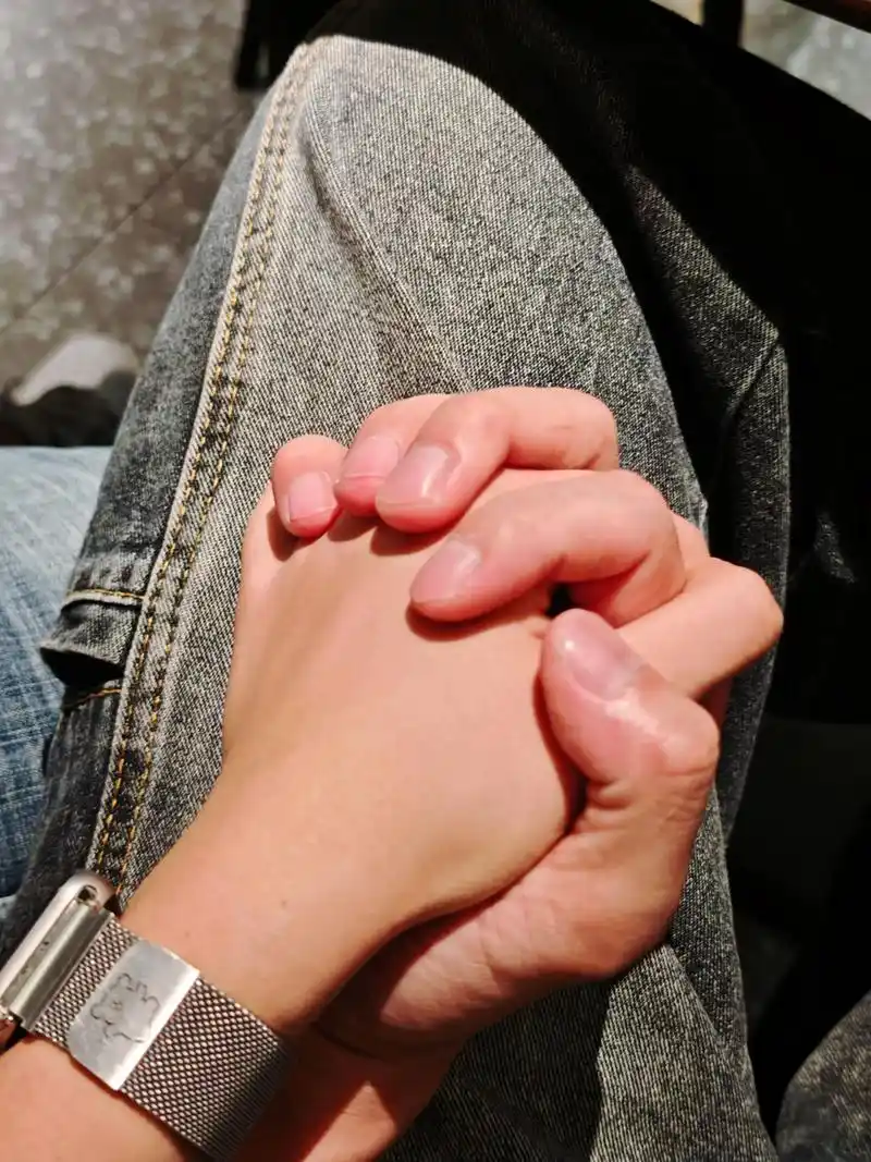 一直在一起吧#牵手照 #情侣