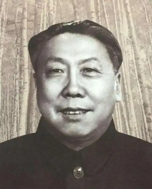 他曾担任黑龙江省省长,功勋卓越,活到74岁,多次拒绝给妻子提干