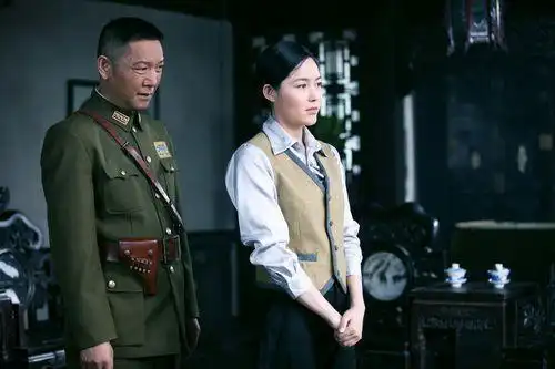 汇集众多实力明星,历时六年打磨的大型抗战悬疑剧《出关》正在紧张后