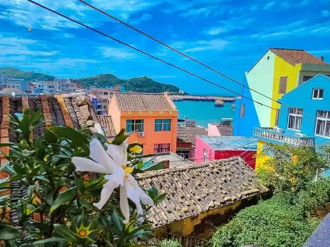 温岭滨海绿岛滨海绿道作为石塘的网红景点,也是能近距离接触的一逗苘