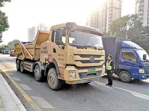 燕罗重拳出击开展泥头车整治