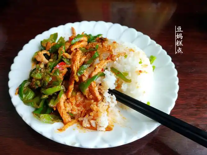 青椒肉丝盖浇饭的图片(经典盖浇饭) - 赤虎壹号