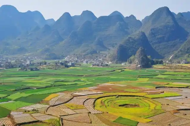 5%.多山,连绵起伏,北部有大娄山,自大娄山北过北,乌蒙山脉伏延中.