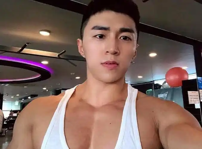 国产肌肉男中国肌肉男星国产体校肌肉帅哥