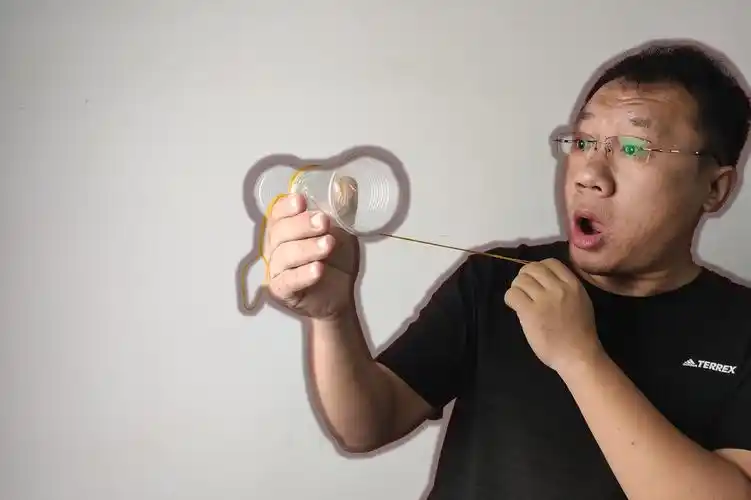 两个纸杯就能做成的滑翔机你知道原理吗