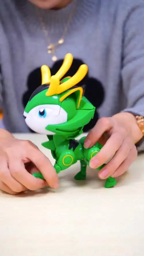 猪猪侠恐龙日记冰封鹿变形玩具