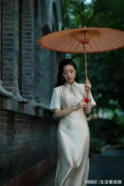 纸伞古风旗袍江南美女