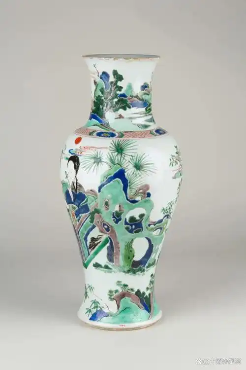 五彩瓷是瓷器釉上加彩的一种彩色瓷,同时这种彩也是釉上彩中的一种.