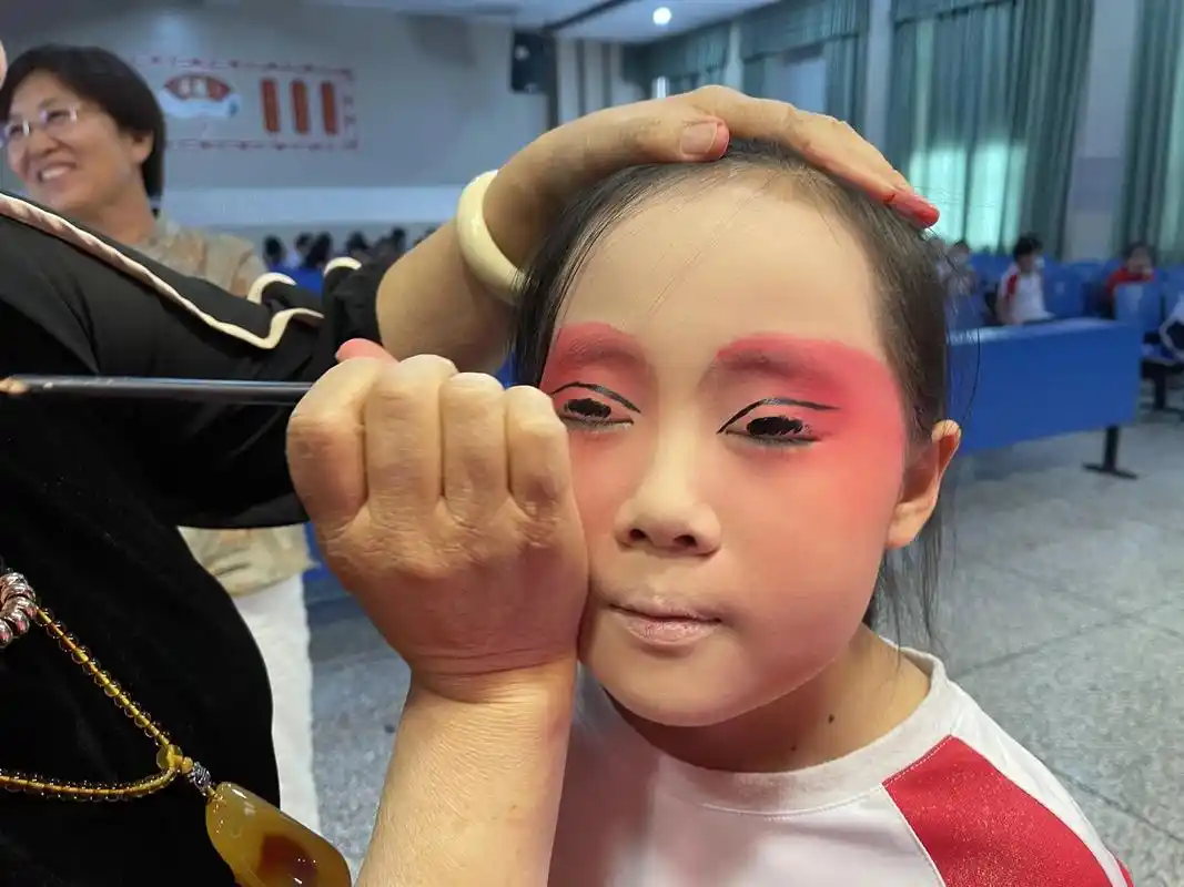 "戏曲进校园"图片版.#传承文化#弘扬戏曲文化#记录校园生活 - 抖音