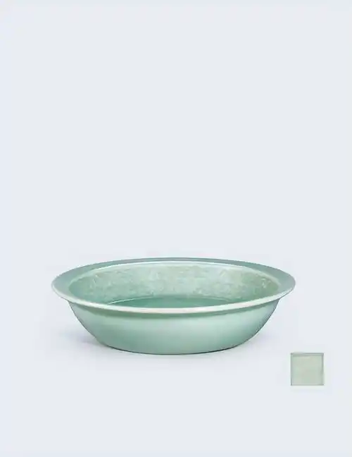 清乾隆 仿龙泉青釉凸花缠枝莲太极八卦图折沿洗年代清乾隆尺寸直径24.