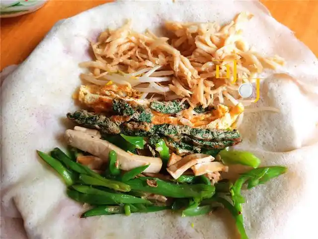 这是我卷的食饼筒的馅料,纯素的,但量挺多的,差不多有一小碗的菜.