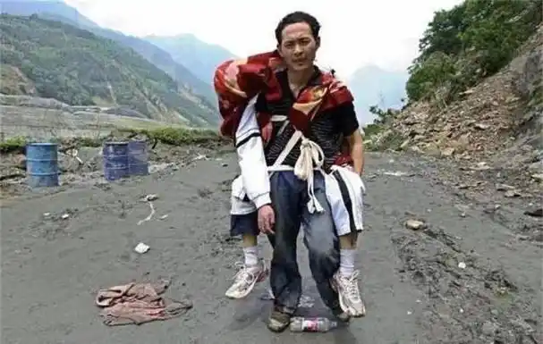 汶川地震,那个背儿子遗体走25公里的程林祥,感动全国后过得如何