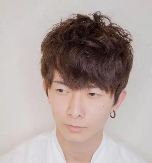 16款男生卷发发型,选一款让你颜值爆帅吧.