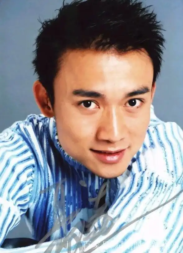 英气十足,聂远早年旧照