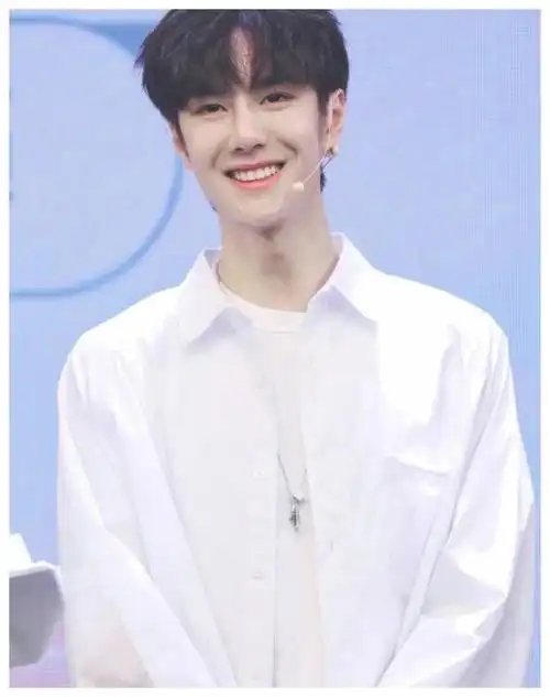 同为男星白衬衫:王一博阳光,杨洋帅气,任嘉伦让人心动不已!