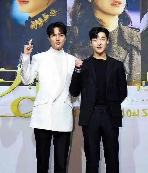 脸部发福明显,187cm个头却不显高_状态_李钟硕_身高