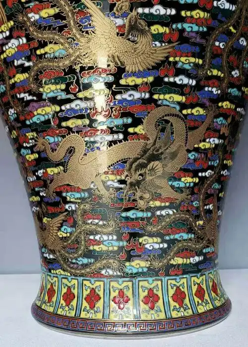 官窑赏珍:雍正乌金釉地珐琅彩描金龙凤双耳撇口尊!