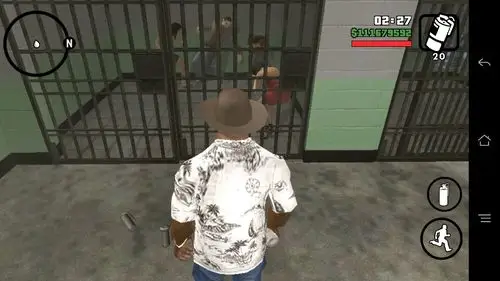 谁知道圣安地列斯监狱的铁门怎么打开,我看朋友手机上的就是打开的