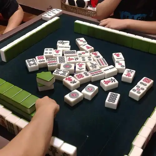 我在通宵打麻将