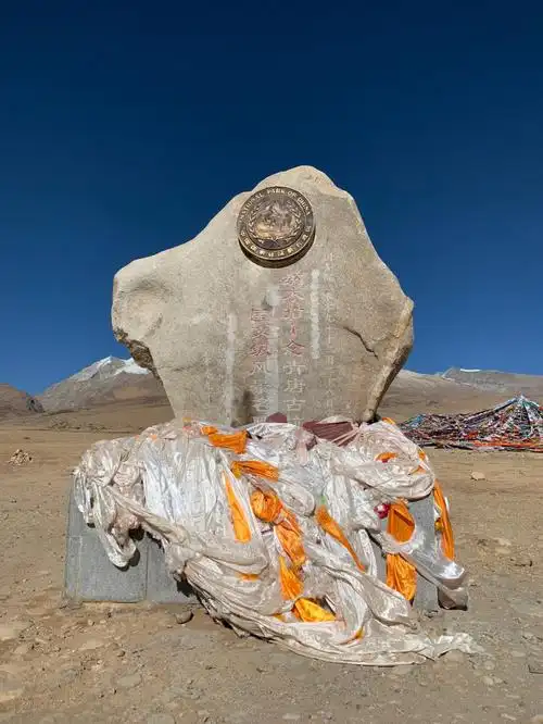 青藏公路著名的念青唐古拉山