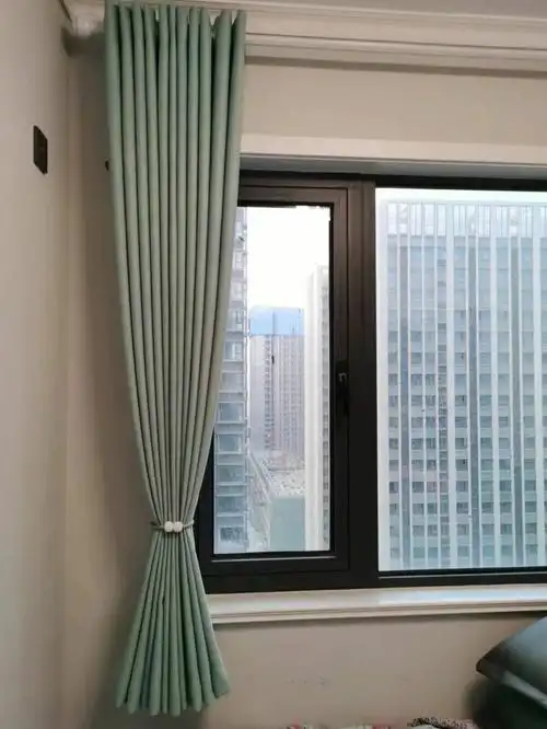 小窗户内外开的两种窗帘装法